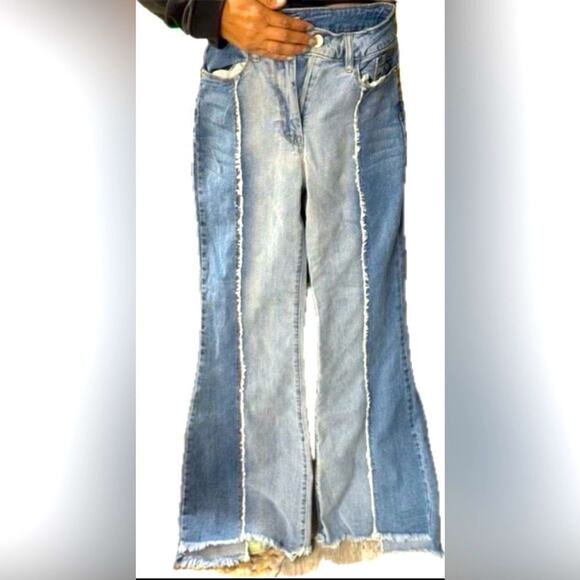 Rue21 Bellbottoms Jeans Women Size 1 Blue Wide Leg High Rise Raw Hem Denim - Picture 3 of 16